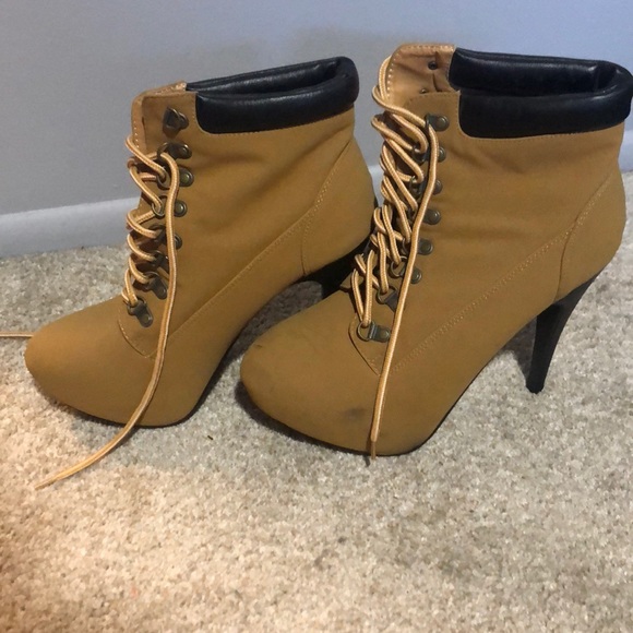 Lace Up Heeled Boots 💚 - Picture 5 of 9